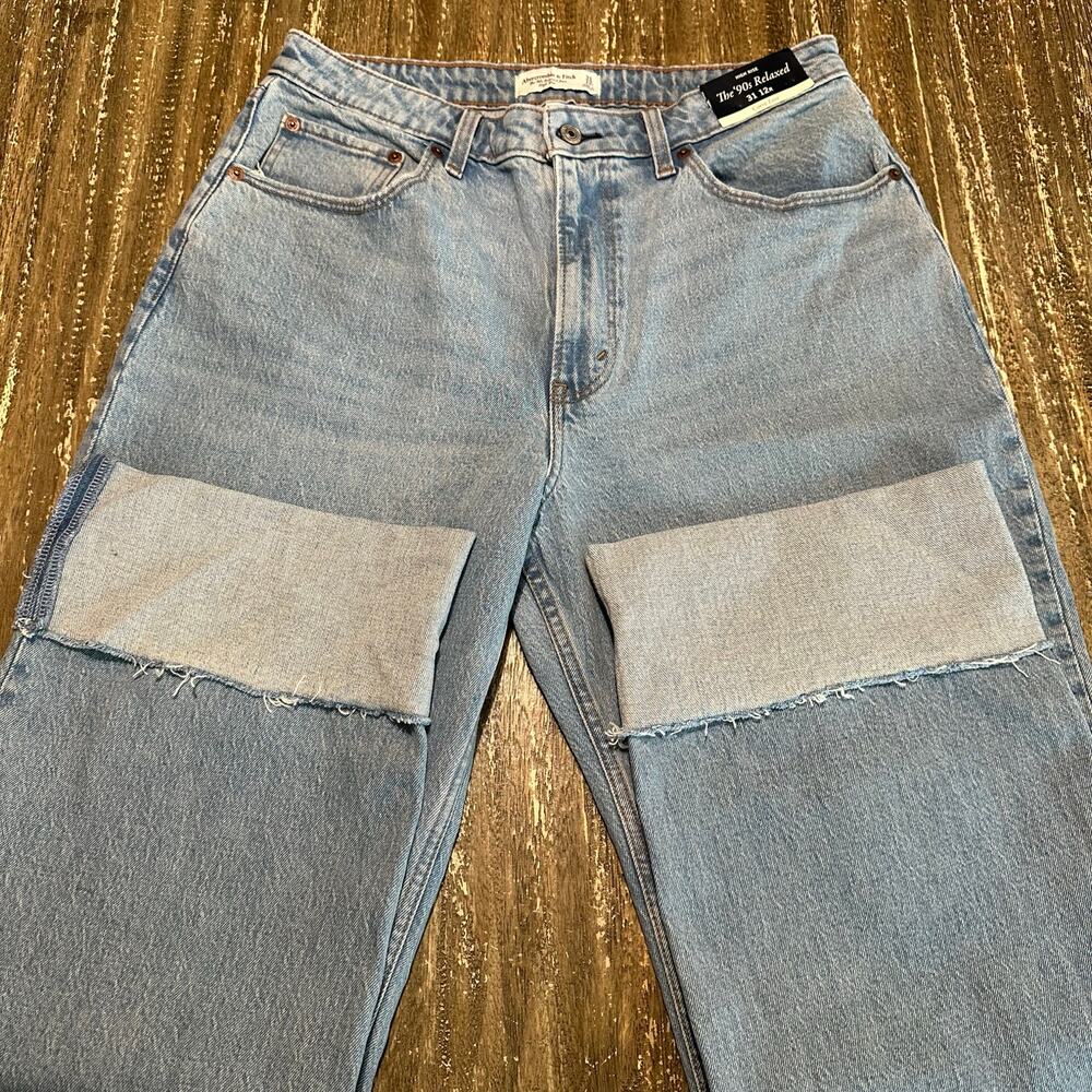 NWT Abercrombie & Fitch High Rise The 90s Relaxed Denim Jeans Womens Size 31 12R